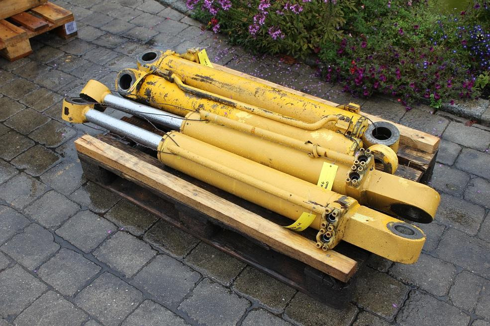 Hanomag D 400 - Гидравлический цилиндр для Строительной техники: фото 1 Hanomag D 400 - Гидравлический цилиндр для Строительной техники: фото 1