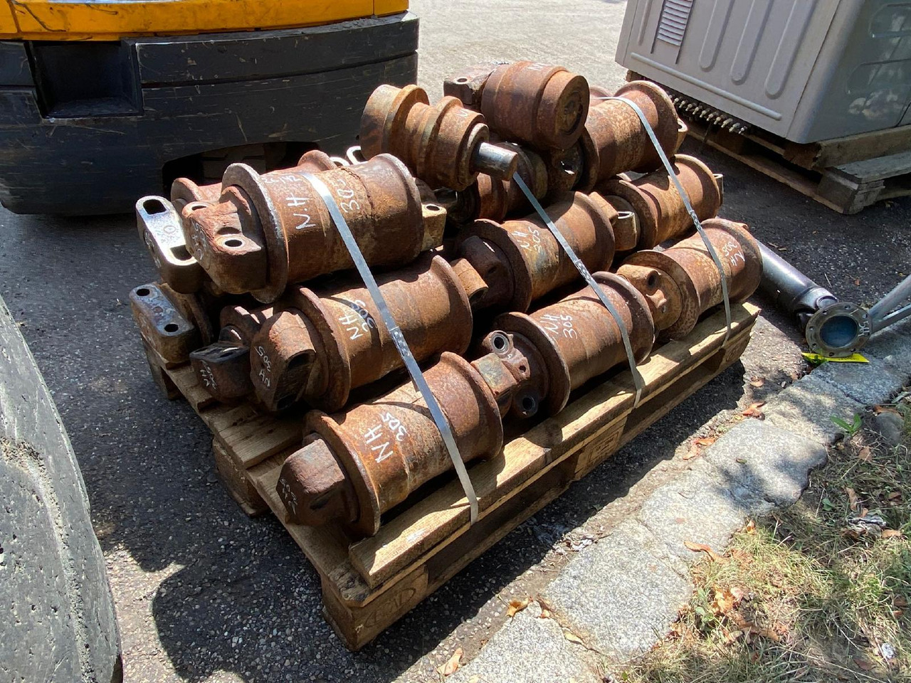 Holland E 305 - Опорный каток для Гусеничных экскаваторов: фото 2 Holland E 305 - Опорный каток для Гусеничных экскаваторов: фото 2