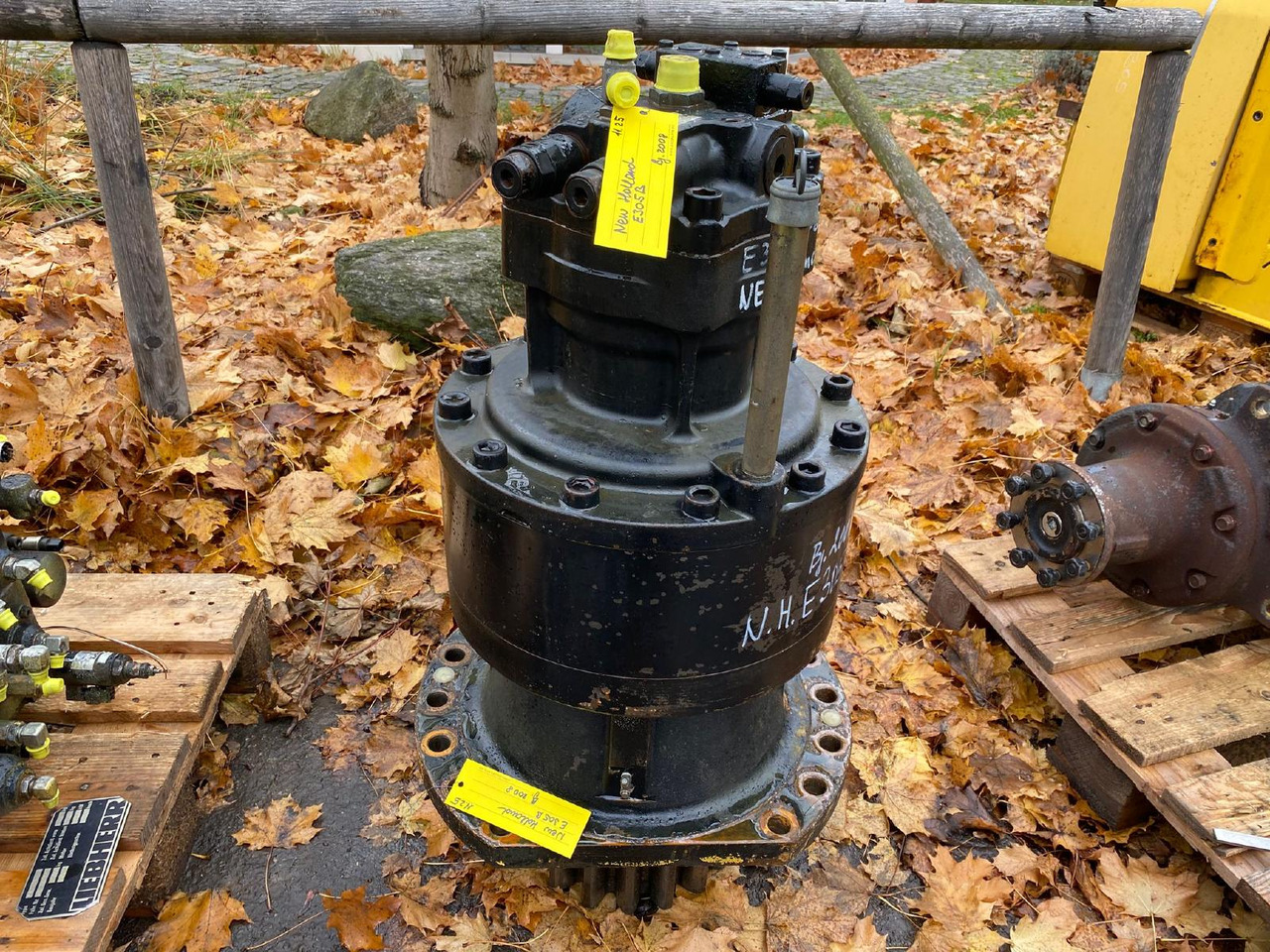 Holland E 305 - Поворотный редуктор для Строительной техники: фото 2 Holland E 305 - Поворотный редуктор для Строительной техники: фото 2