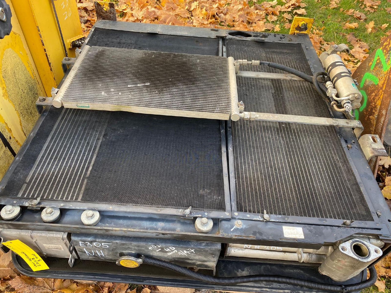 Holland E 305 - Система охлаждения для Строительной техники: фото 2 Holland E 305 - Система охлаждения для Строительной техники: фото 2