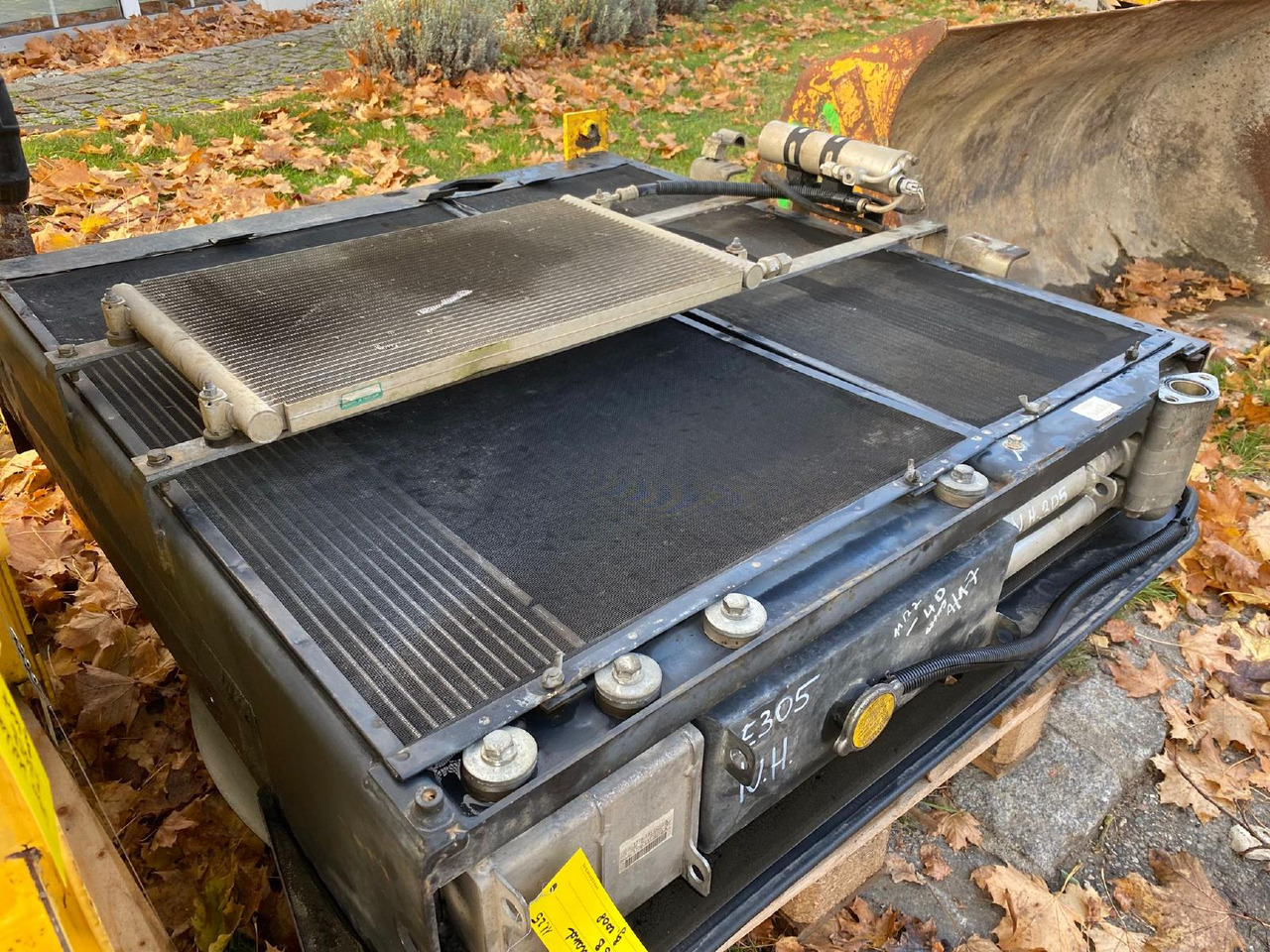 Holland E 305 - Система охлаждения для Строительной техники: фото 1 Holland E 305 - Система охлаждения для Строительной техники: фото 1