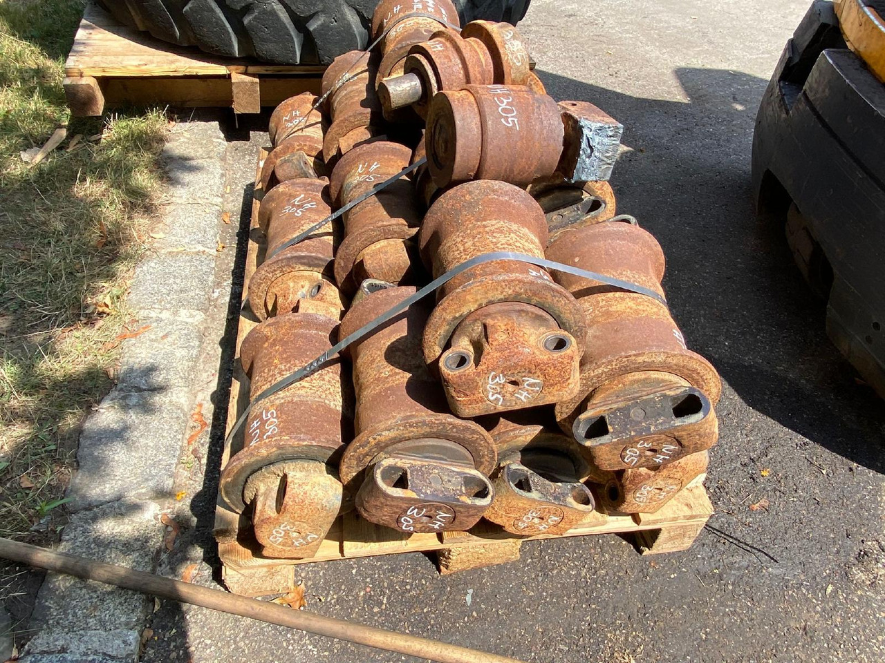 Holland E 305 - Опорный каток для Гусеничных экскаваторов: фото 3 Holland E 305 - Опорный каток для Гусеничных экскаваторов: фото 3