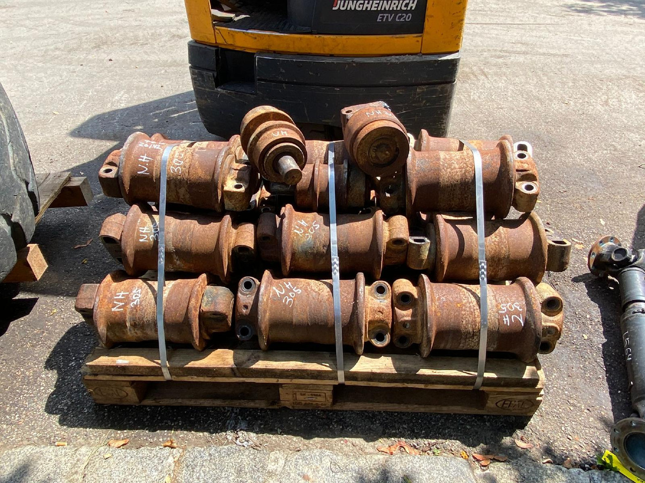 Holland E 305 - Опорный каток для Гусеничных экскаваторов: фото 5 Holland E 305 - Опорный каток для Гусеничных экскаваторов: фото 5