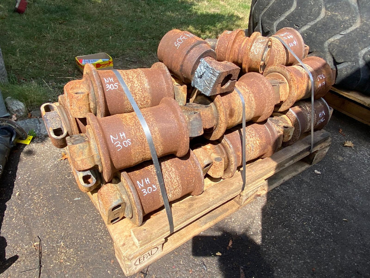 Holland E 305 - Опорный каток для Гусеничных экскаваторов: фото 1 Holland E 305 - Опорный каток для Гусеничных экскаваторов: фото 1