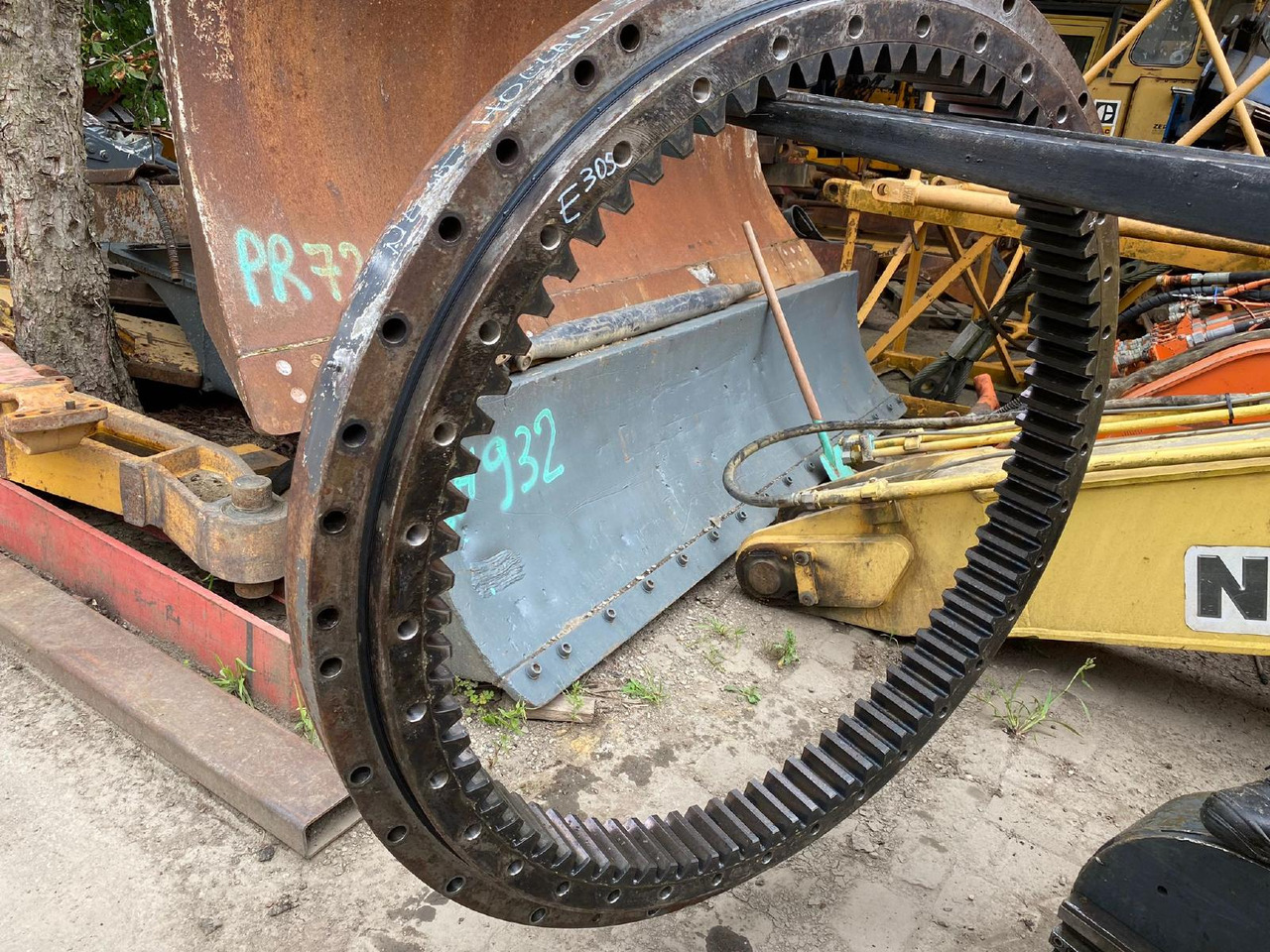 Holland E305 - Поворотное кольцо для Строительной техники: фото 1 Holland E305 - Поворотное кольцо для Строительной техники: фото 1