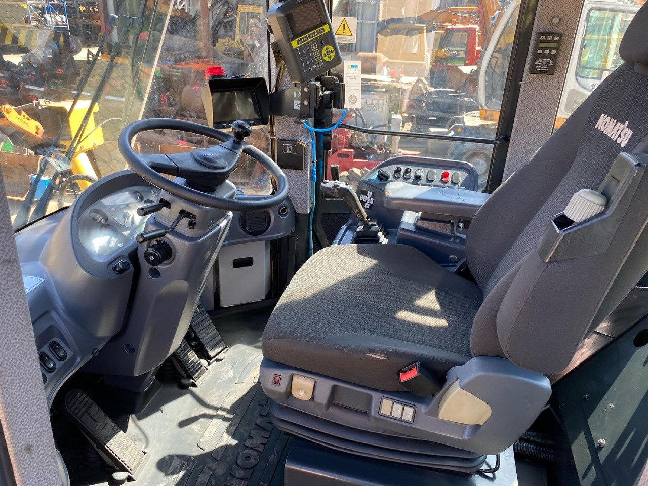 Колёсный погрузчик Komatsu WA 380: фото 14