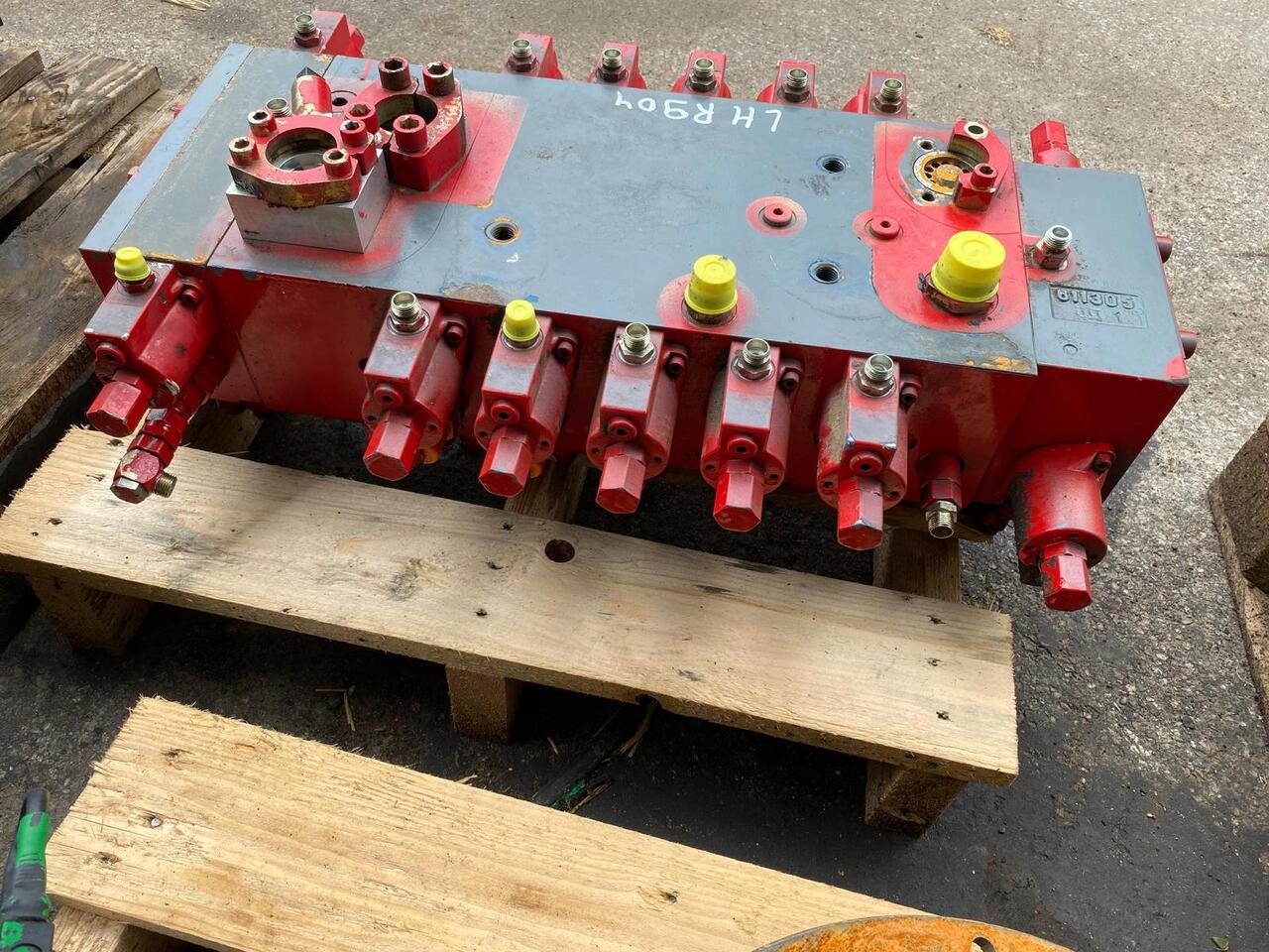 Liebherr R 904 - Гидравлический клапан для Строительной техники: фото 3 Liebherr R 904 - Гидравлический клапан для Строительной техники: фото 3