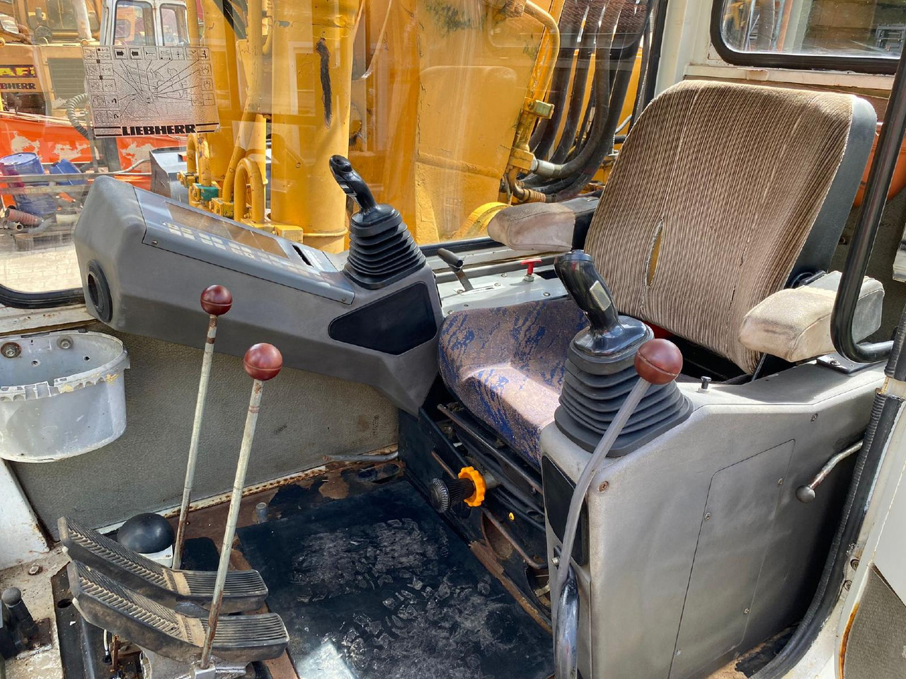 Liebherr R 912 LIT - Гусеничный экскаватор: фото 2 Liebherr R 912 LIT - Гусеничный экскаватор: фото 2