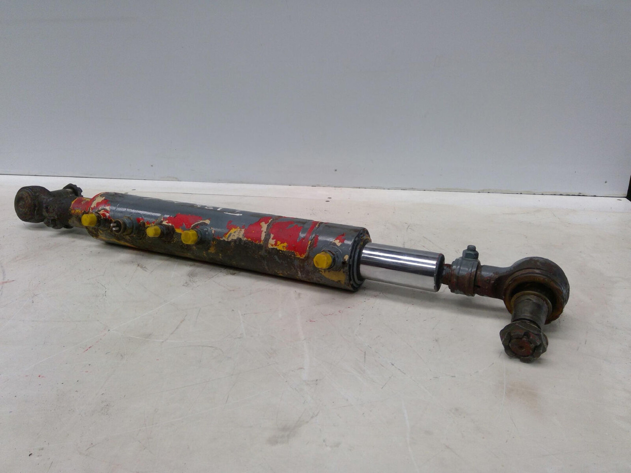 Grove GMK 3050 steering cylinder - Гидравлический цилиндр для Мобильных кранов: фото 1 Grove GMK 3050 steering cylinder - Гидравлический цилиндр для Мобильных кранов: фото 1