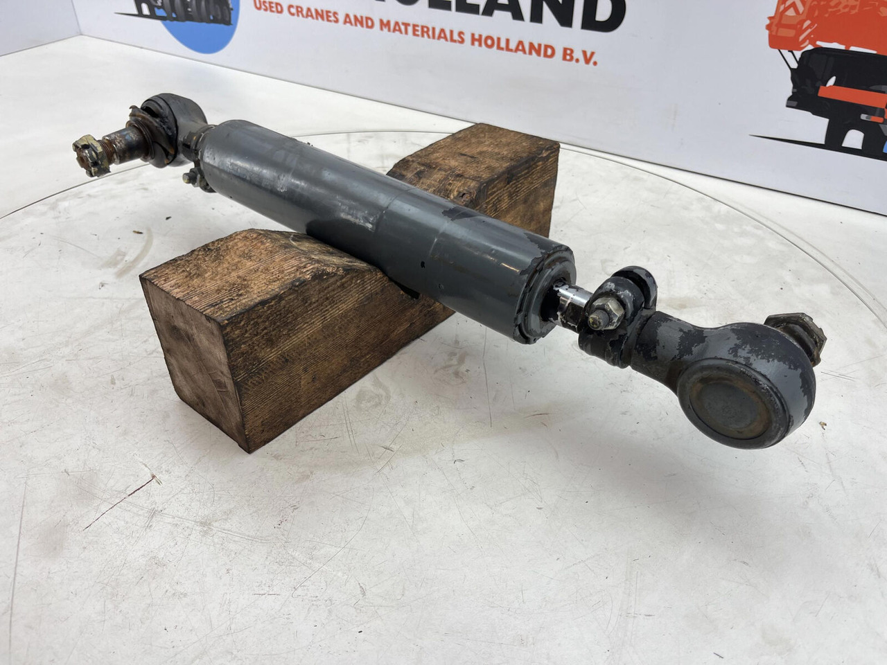 Grove GMK 3055 steering cylinder axle 2 left - Гидравлический цилиндр для Мобильных кранов: фото 3 Grove GMK 3055 steering cylinder axle 2 left - Гидравлический цилиндр для Мобильных кранов: фото 3
