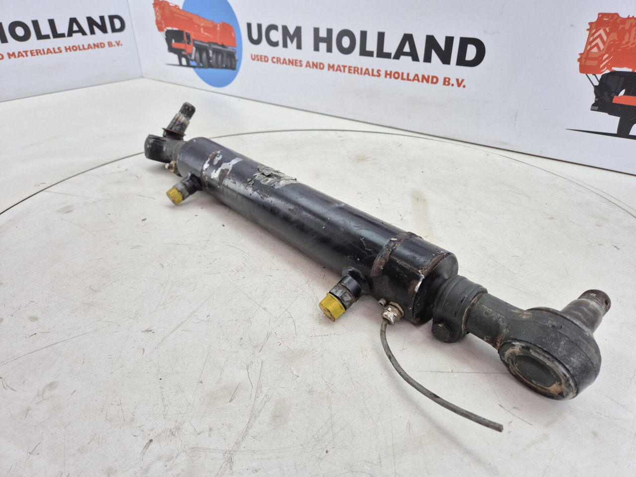 Grove GMK 5220 steering cylinder axle 5 - Гидравлический цилиндр для Мобильных кранов: фото 1 Grove GMK 5220 steering cylinder axle 5 - Гидравлический цилиндр для Мобильных кранов: фото 1