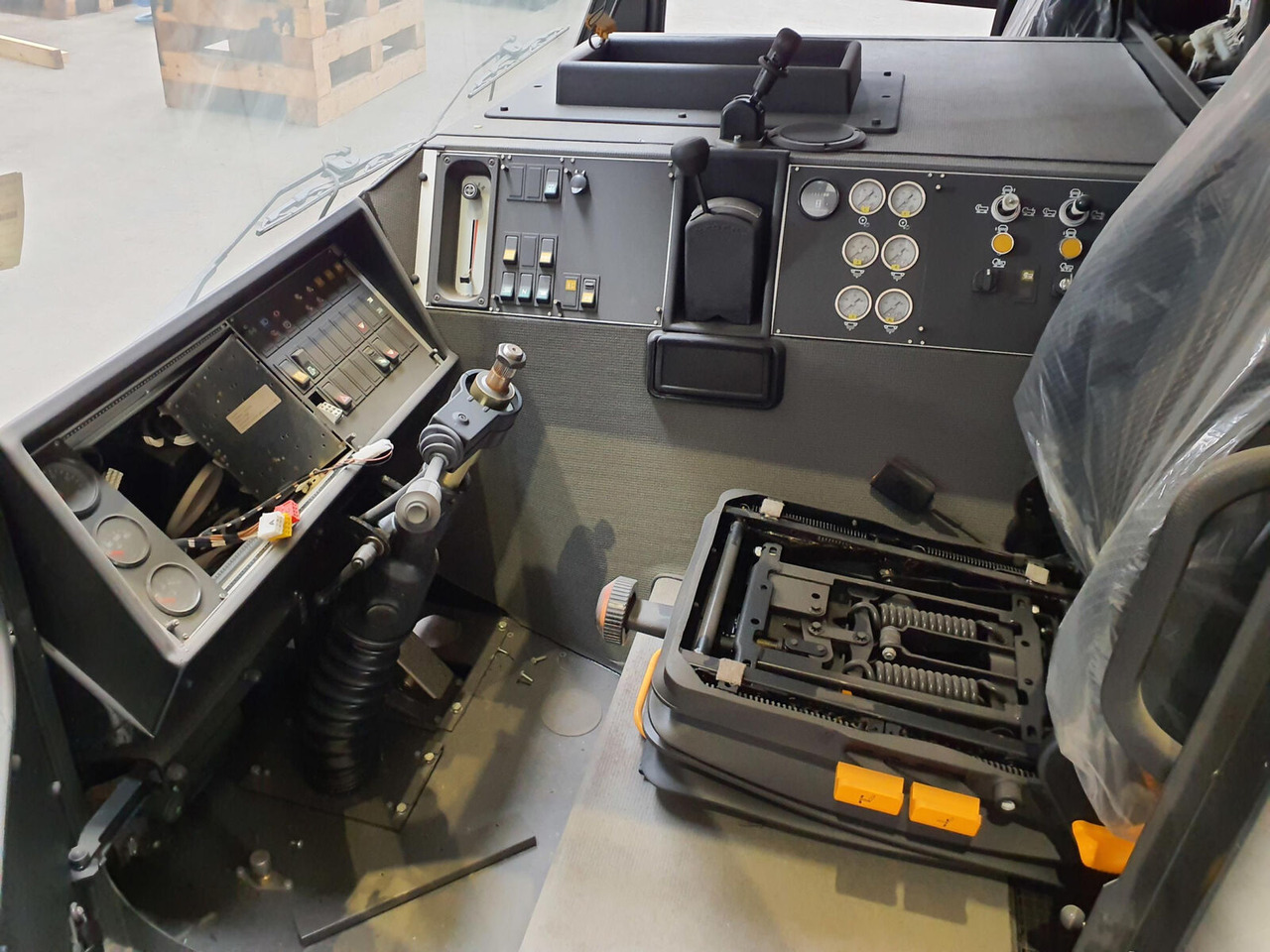 Grove Krupp KMK lower cabin - Кабина для Мобильных кранов: фото 5 Grove Krupp KMK lower cabin - Кабина для Мобильных кранов: фото 5