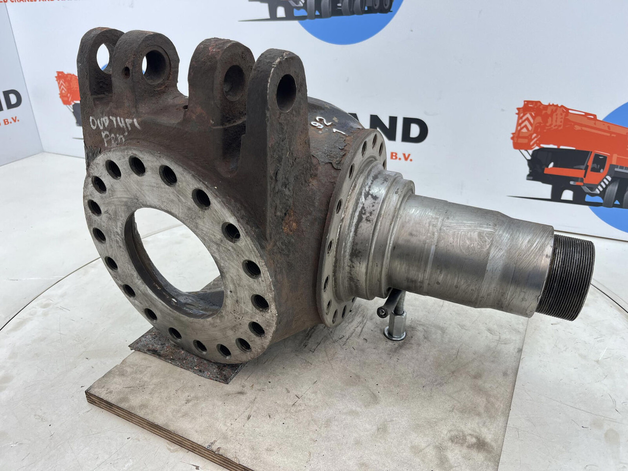 Krupp KMK 3045 Steering knuckle 16 holes - Поворотный кулак для Мобильных кранов: фото 3 Krupp KMK 3045 Steering knuckle 16 holes - Поворотный кулак для Мобильных кранов: фото 3