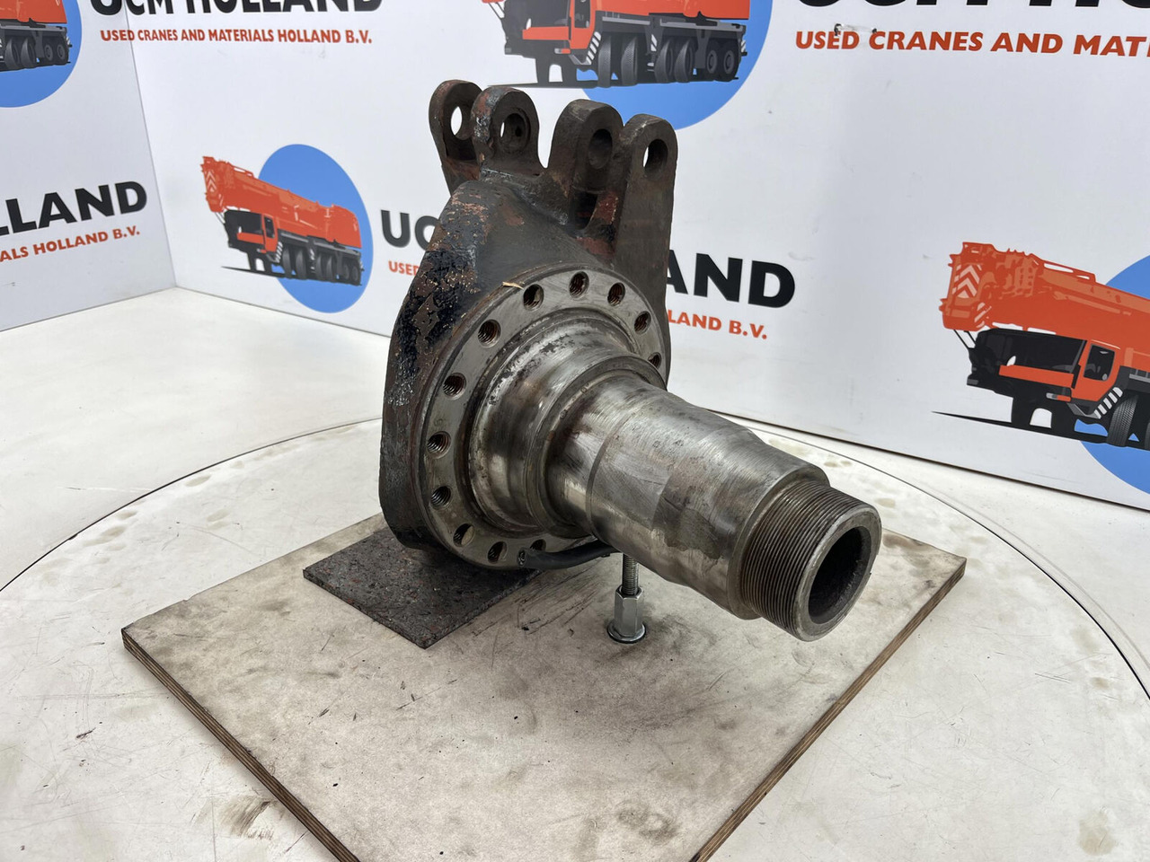 Krupp KMK 3045 Steering knuckle 16 holes - Поворотный кулак для Мобильных кранов: фото 3 Krupp KMK 3045 Steering knuckle 16 holes - Поворотный кулак для Мобильных кранов: фото 3