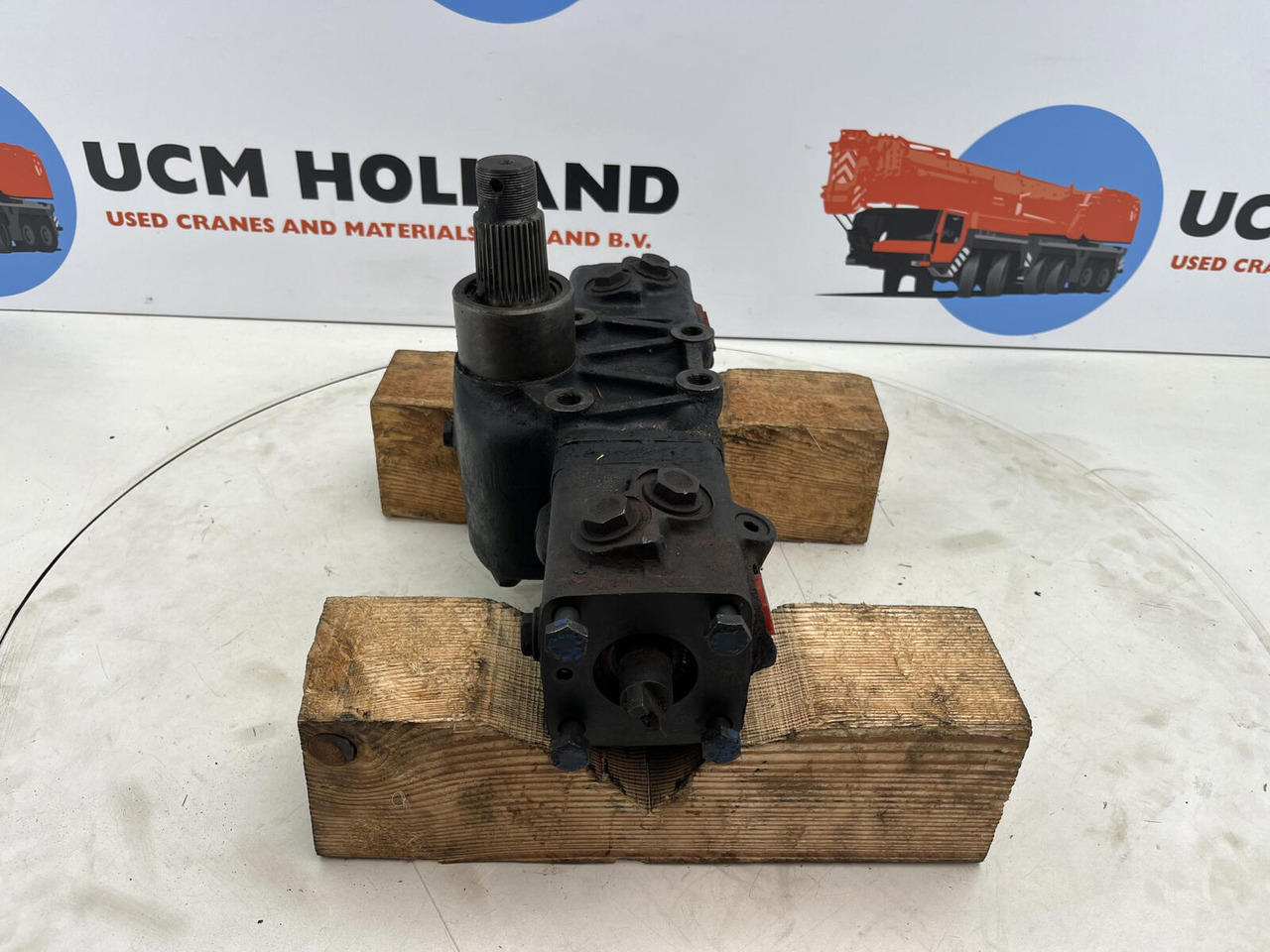 Krupp KMK 4070 steering box only for parts - Рулевой механизм для Мобильных кранов: фото 2 Krupp KMK 4070 steering box only for parts - Рулевой механизм для Мобильных кранов: фото 2