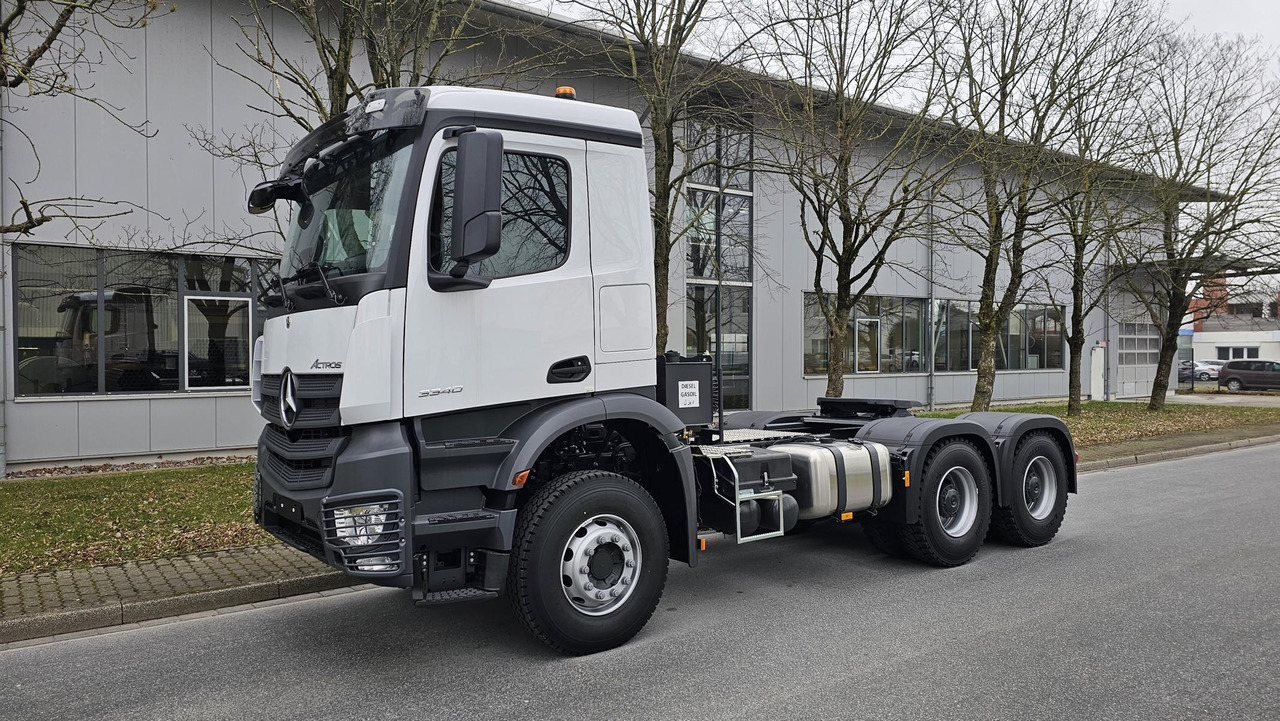 MERCEDES-BENZ Actros 3340 S 6x4 ADR Euro 3 Tractor Head - Тягач: фото 1 MERCEDES-BENZ Actros 3340 S 6x4 ADR Euro 3 Tractor Head - Тягач: фото 1