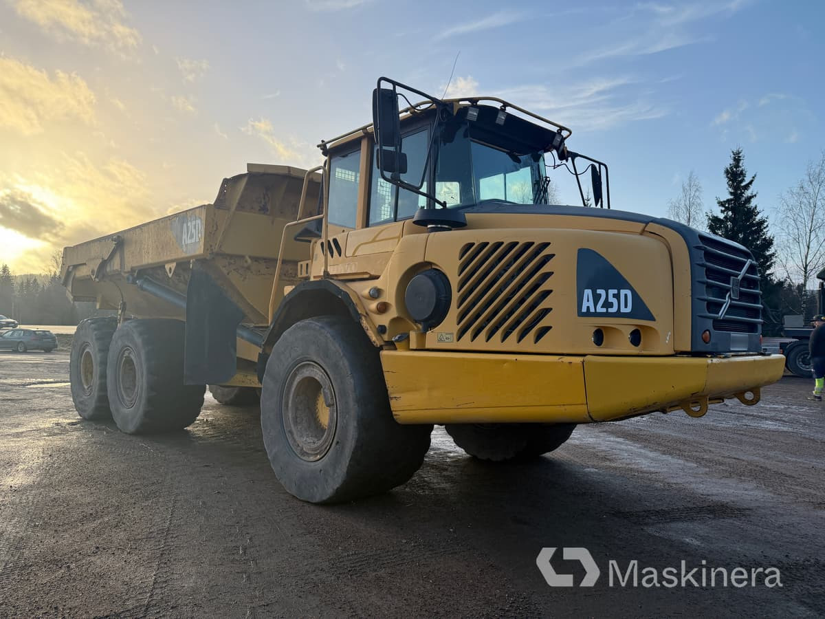 Dumper Volvo A25D 6X6 - Сочленённый самосвал: фото 1 Dumper Volvo A25D 6X6 - Сочленённый самосвал: фото 1