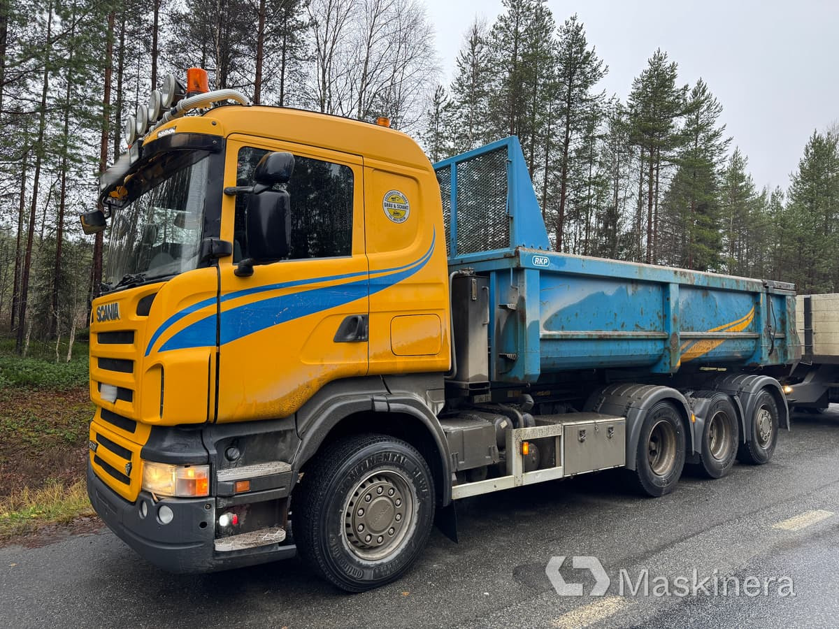 Scania R500LB8X4*4HHA Kassett bil Scania R500 tridem med vagn - Самосвал: фото 1 Scania R500LB8X4*4HHA Kassett bil Scania R500 tridem med vagn - Самосвал: фото 1