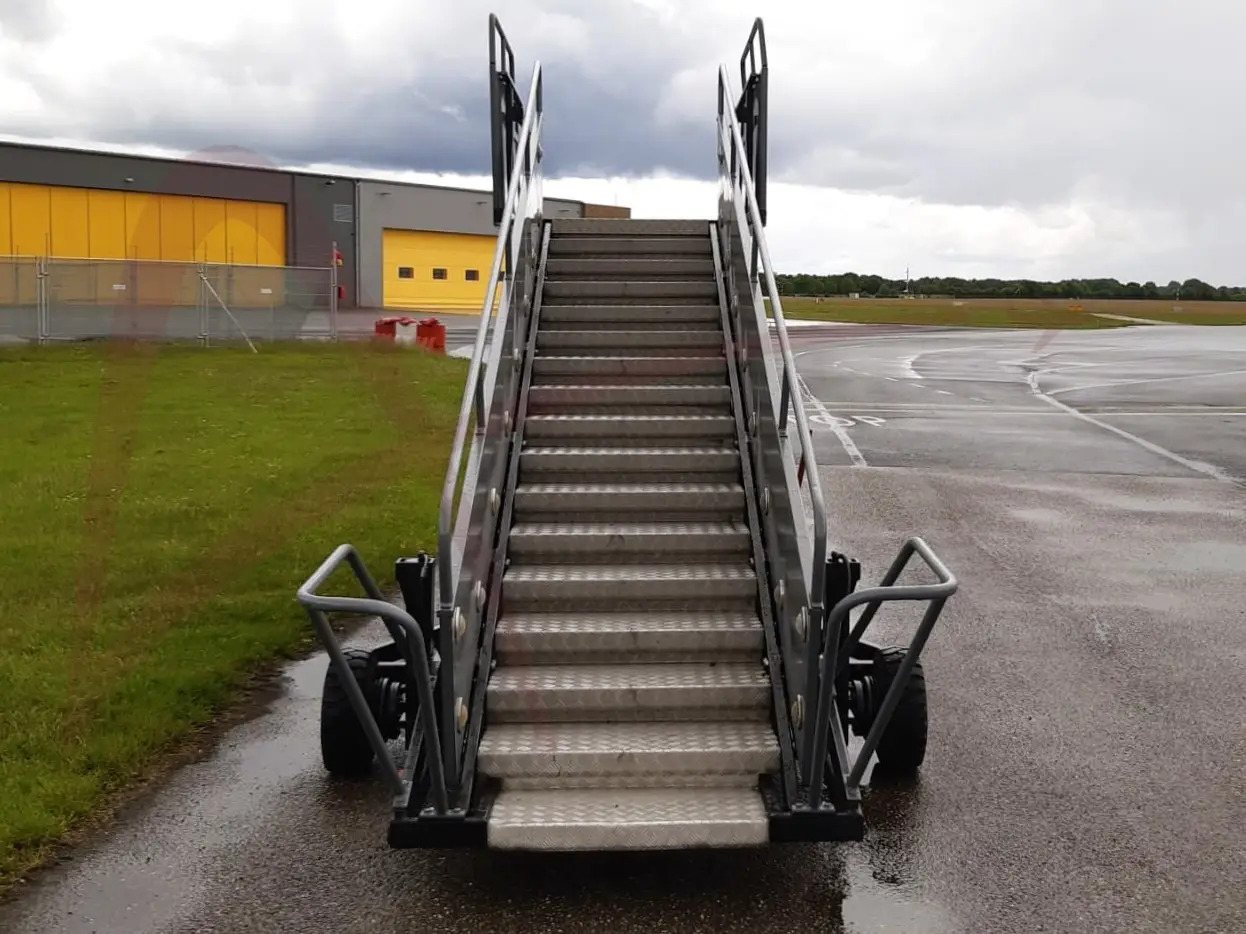 AMSS SKYWAY 66-148 - Пассажирский трап: фото 2 AMSS SKYWAY 66-148 - Пассажирский трап: фото 2