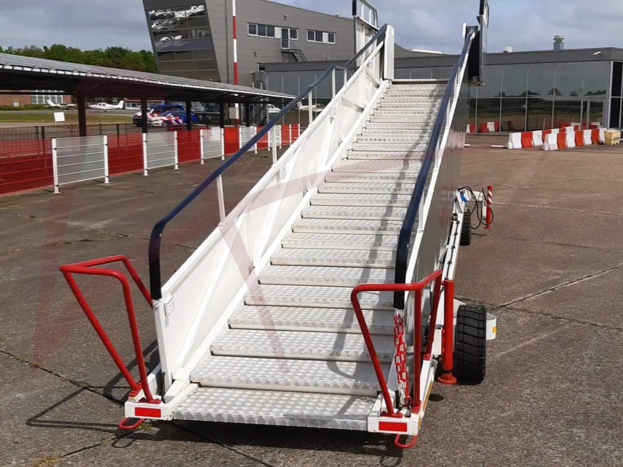 AMSS SKYWAY 96-232 - Пассажирский трап: фото 3 AMSS SKYWAY 96-232 - Пассажирский трап: фото 3