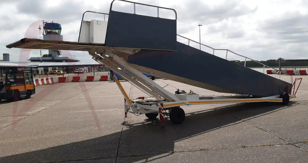 AMSS SKYWAY 96-232 - Пассажирский трап: фото 1 AMSS SKYWAY 96-232 - Пассажирский трап: фото 1