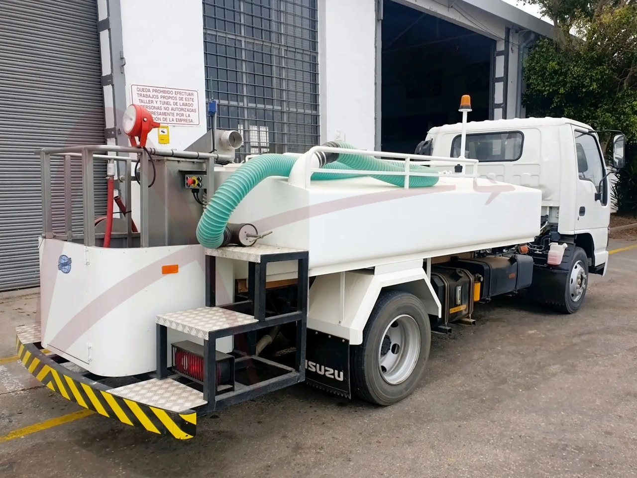 DENGE LT-01 - Машина для обслуживания туалетных отсеков: фото 3 DENGE LT-01 - Машина для обслуживания туалетных отсеков: фото 3