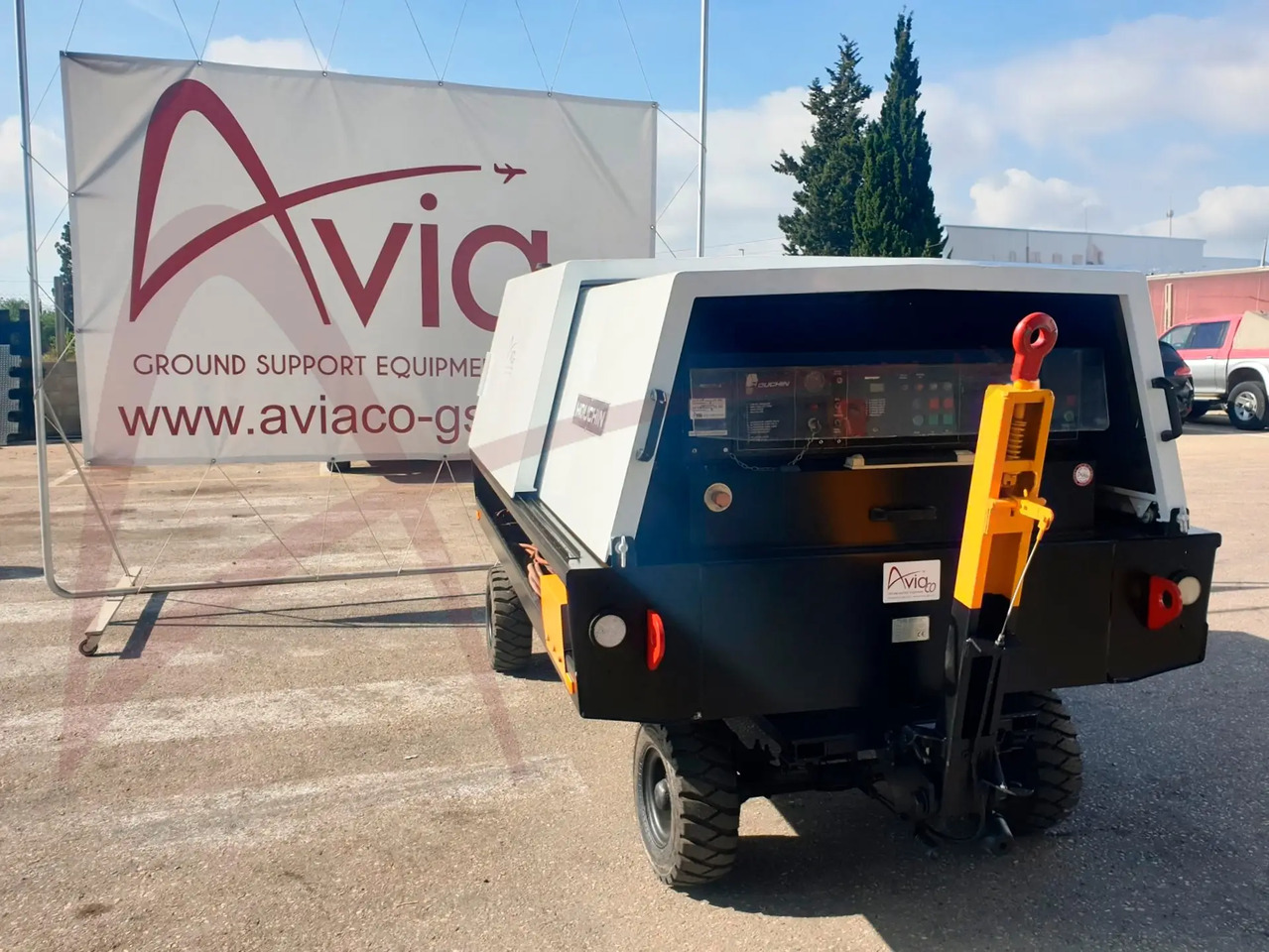 HOUCHIN C690 - Аэродромный источник питания: фото 2 HOUCHIN C690 - Аэродромный источник питания: фото 2