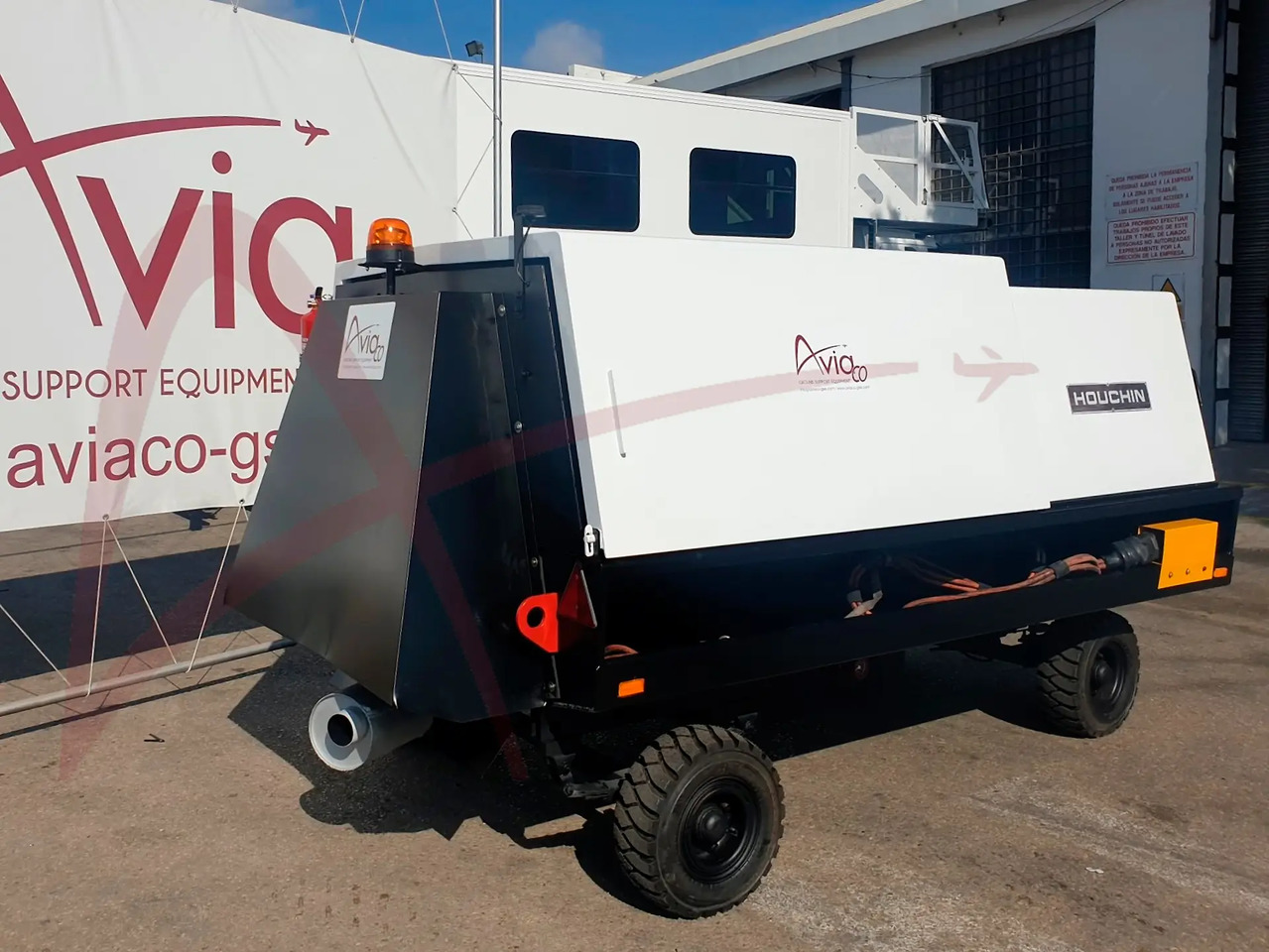 HOUCHIN C690 - Аэродромный источник питания: фото 1 HOUCHIN C690 - Аэродромный источник питания: фото 1