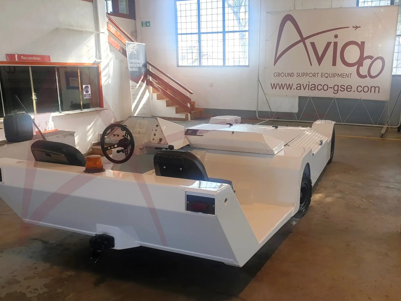 LEKTRO AP8950SD - Аэродромный тягач: фото 3 LEKTRO AP8950SD - Аэродромный тягач: фото 3