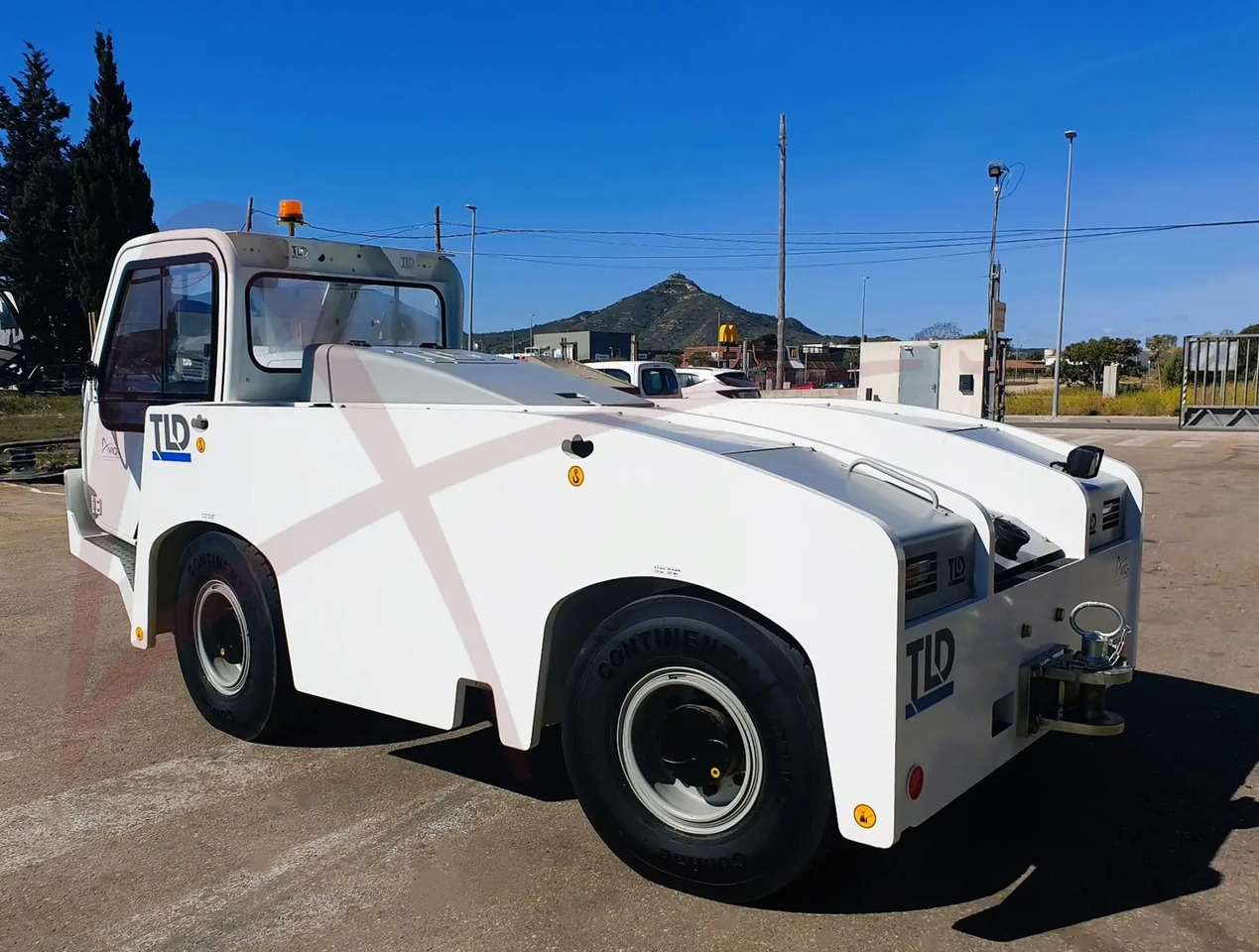 TLD TMX-150/12 - Аэродромный тягач: фото 1 TLD TMX-150/12 - Аэродромный тягач: фото 1