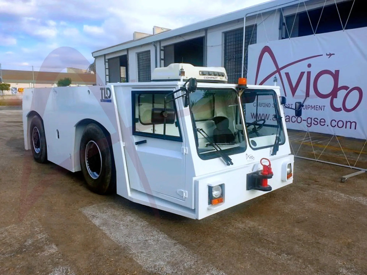 TLD TMX-400 - Аэродромный тягач: фото 1 TLD TMX-400 - Аэродромный тягач: фото 1