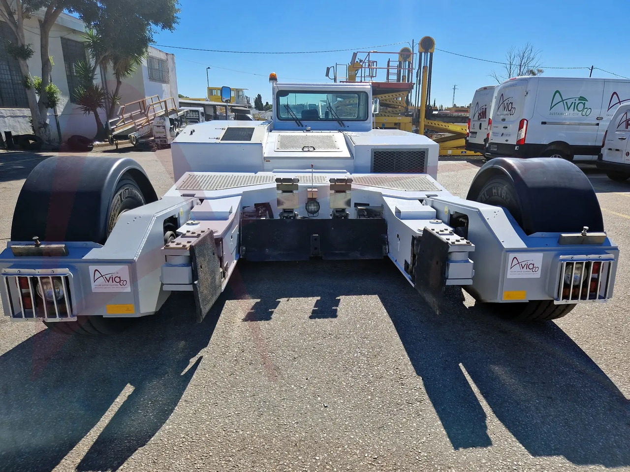 TLD TPX-200-S - Аэродромный тягач: фото 1 TLD TPX-200-S - Аэродромный тягач: фото 1