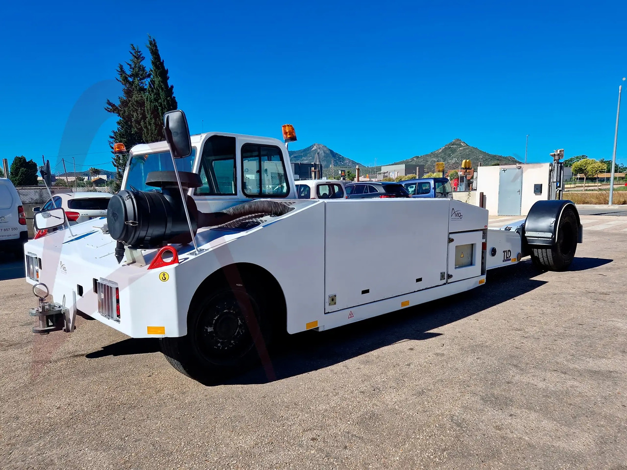 TLD TPX-200-S - Аэродромный тягач: фото 2 TLD TPX-200-S - Аэродромный тягач: фото 2