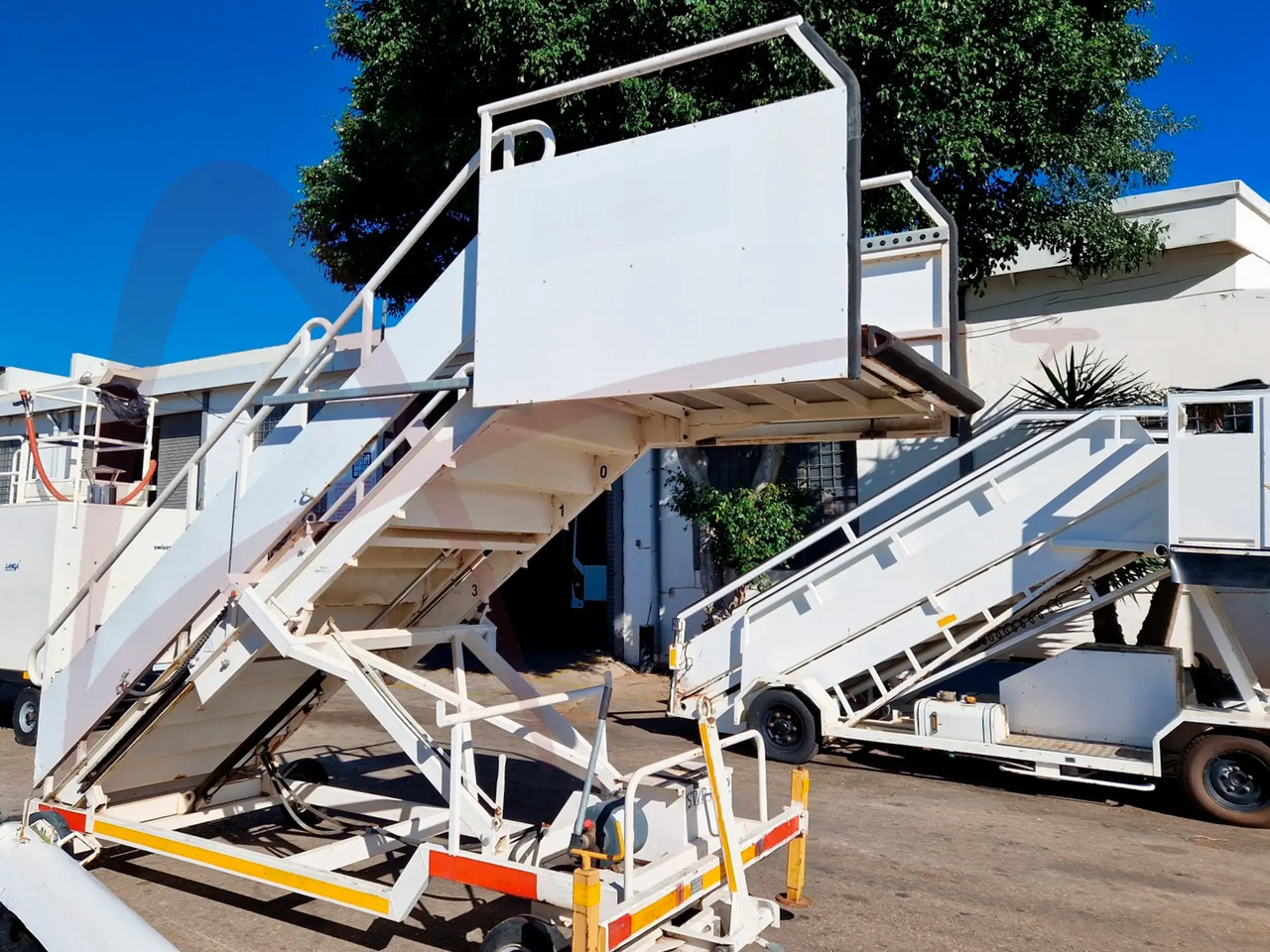 YUMBO ERP-RM-I - Пассажирский трап: фото 1 YUMBO ERP-RM-I - Пассажирский трап: фото 1