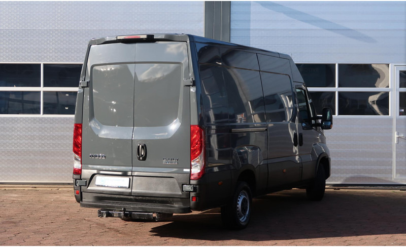 Iveco Daily 35S18HV 3.0 35 L2 H2 AUT/ LED/ CAMERA/ 3.5T/ CRUISE/ CLIMA/ TREKHAAK - Цельнометаллический фургон: фото 4 Iveco Daily 35S18HV 3.0 35 L2 H2 AUT/ LED/ CAMERA/ 3.5T/ CRUISE/ CLIMA/ TREKHAAK - Цельнометаллический фургон: фото 4