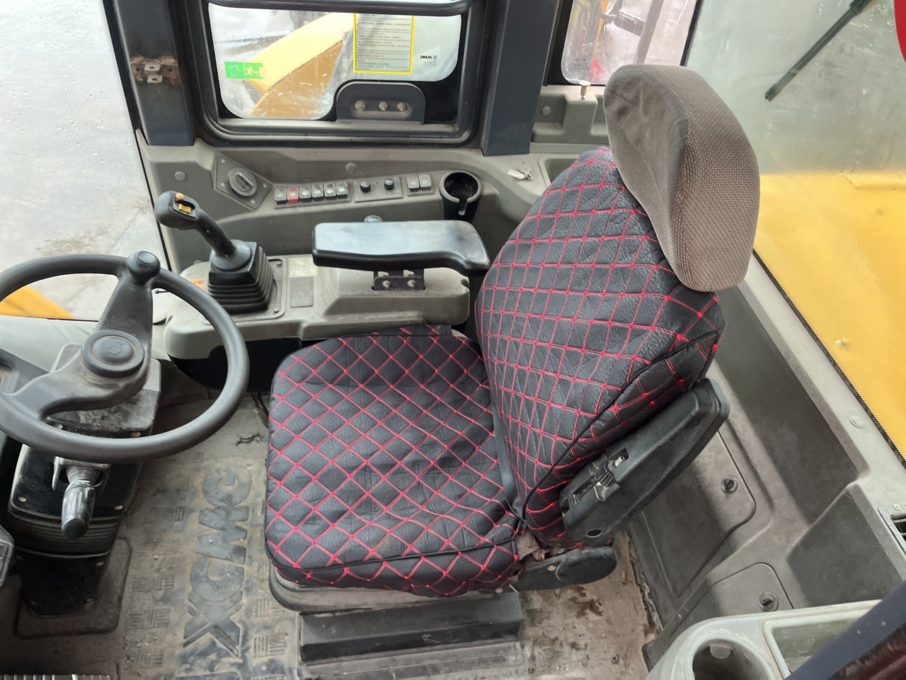 XCMG LW600KV 6 ton front hydraulic wheel loader with good condition - Колёсный погрузчик: фото 4 XCMG LW600KV 6 ton front hydraulic wheel loader with good condition - Колёсный погрузчик: фото 4