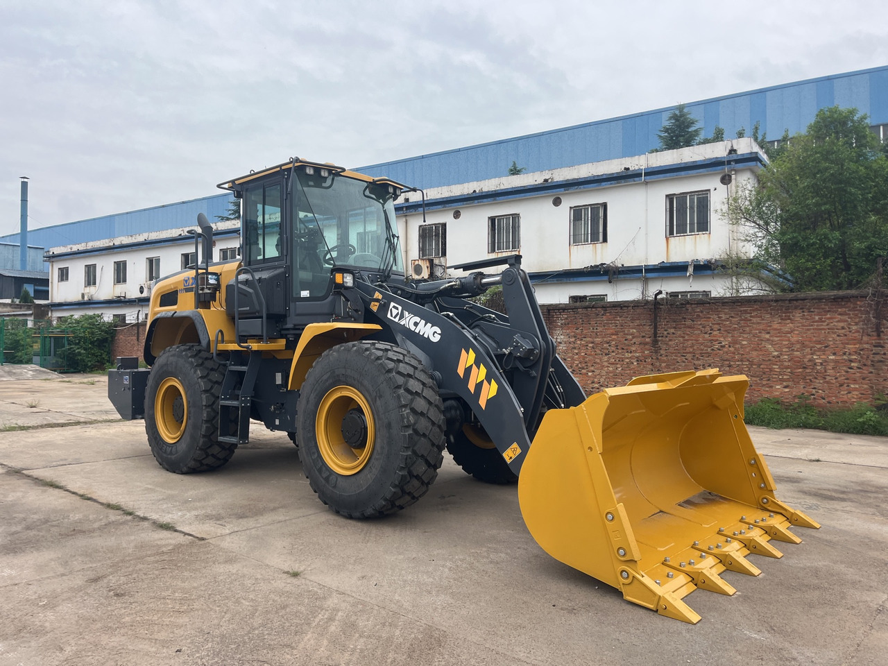 XCMG small 3ton wheel loader shovel hydraulic XC938U for sale - Колёсный погрузчик: фото 2 XCMG small 3ton wheel loader shovel hydraulic XC938U for sale - Колёсный погрузчик: фото 2