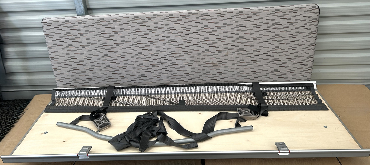 DAF UPPER BED COUCH WITH MATTRESS DAF SUPER SPACE CAB - Универсальная запчасть: фото 1 DAF UPPER BED COUCH WITH MATTRESS DAF SUPER SPACE CAB - Универсальная запчасть: фото 1