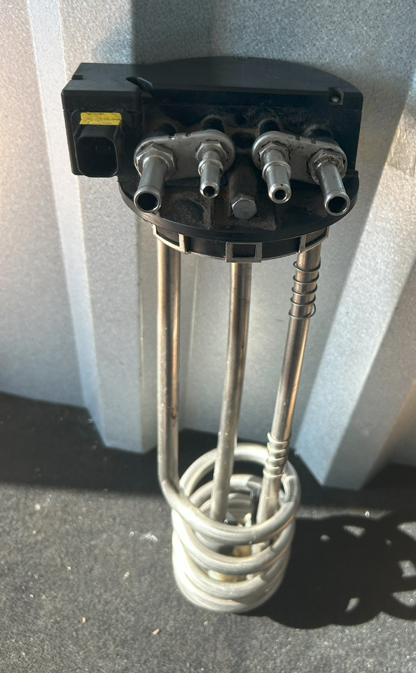 DAF XF 106 TEMPERATURE AND ADBLUE LEVEL SENSOR - Сенсор: фото 3 DAF XF 106 TEMPERATURE AND ADBLUE LEVEL SENSOR - Сенсор: фото 3