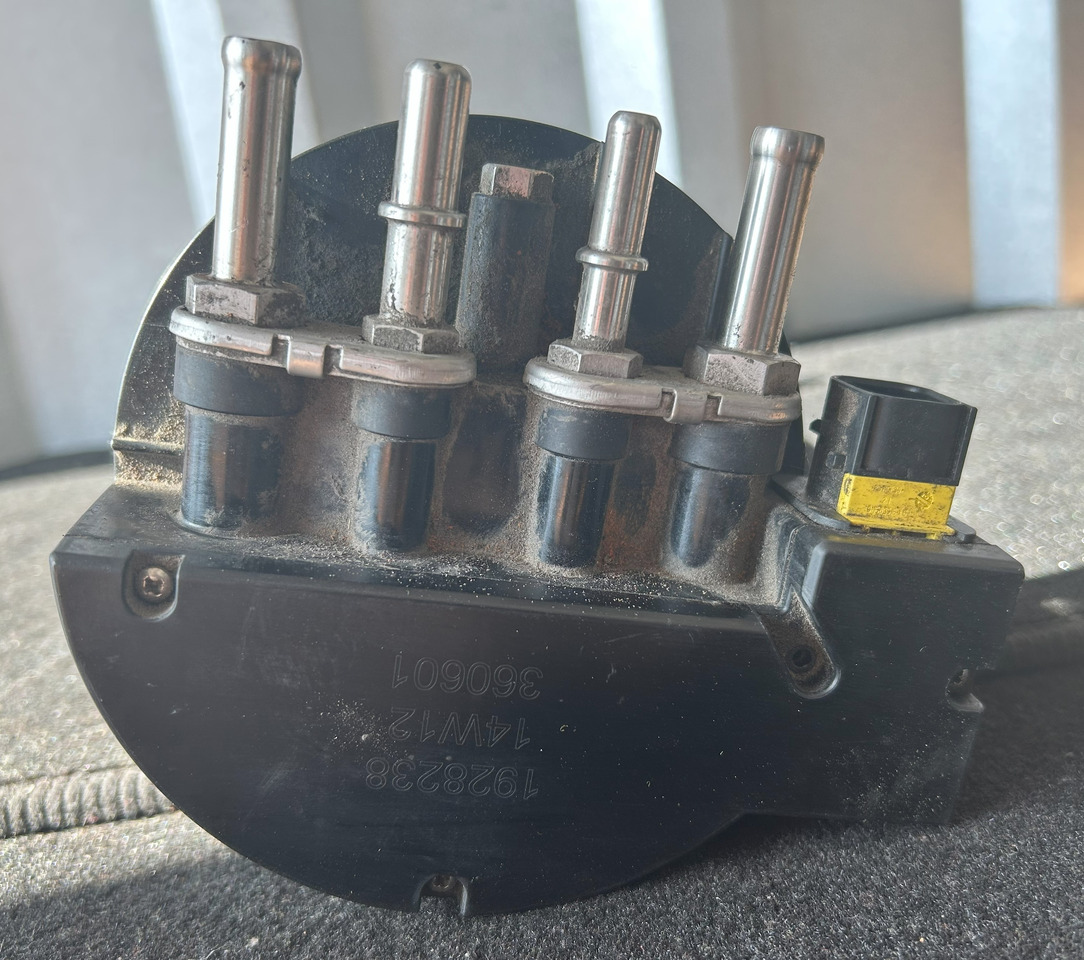 DAF XF 106 TEMPERATURE AND ADBLUE LEVEL SENSOR - Сенсор: фото 5 DAF XF 106 TEMPERATURE AND ADBLUE LEVEL SENSOR - Сенсор: фото 5