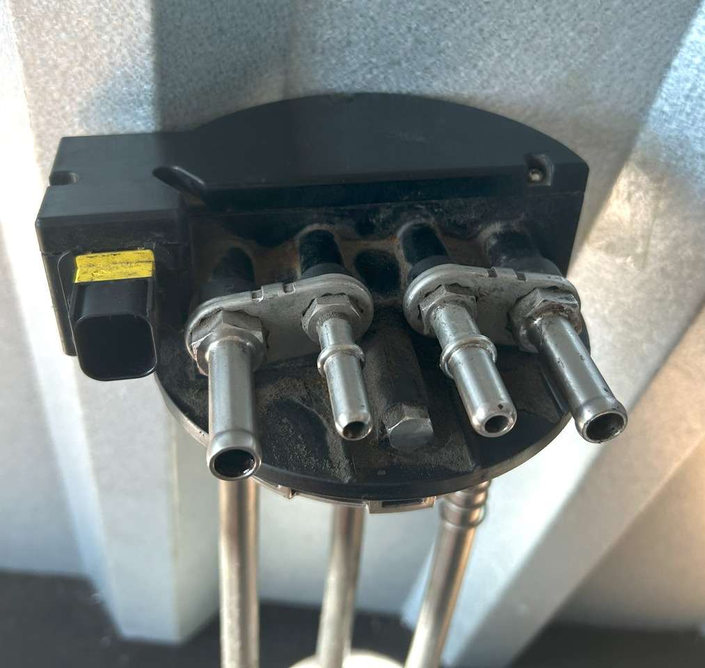DAF XF 106 TEMPERATURE AND ADBLUE LEVEL SENSOR - Сенсор: фото 2 DAF XF 106 TEMPERATURE AND ADBLUE LEVEL SENSOR - Сенсор: фото 2