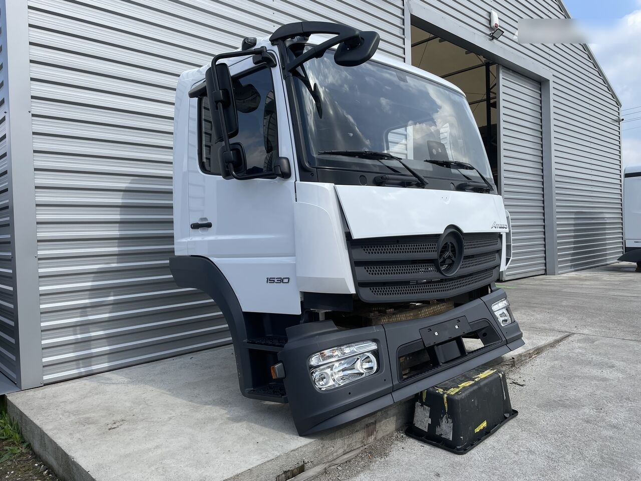 FRONT BUMPER COMPLETE EXTRA COST 800EU Mercedes-Benz ATEGO S-cab ClassicSpace, 2.30 m 2023 Mercedes-Benz ATEGO truck - Кабина для Грузовиков: фото 2 FRONT BUMPER COMPLETE EXTRA COST 800EU Mercedes-Benz ATEGO S-cab ClassicSpace, 2.30 m 2023 Mercedes-Benz ATEGO truck - Кабина для Грузовиков: фото 2