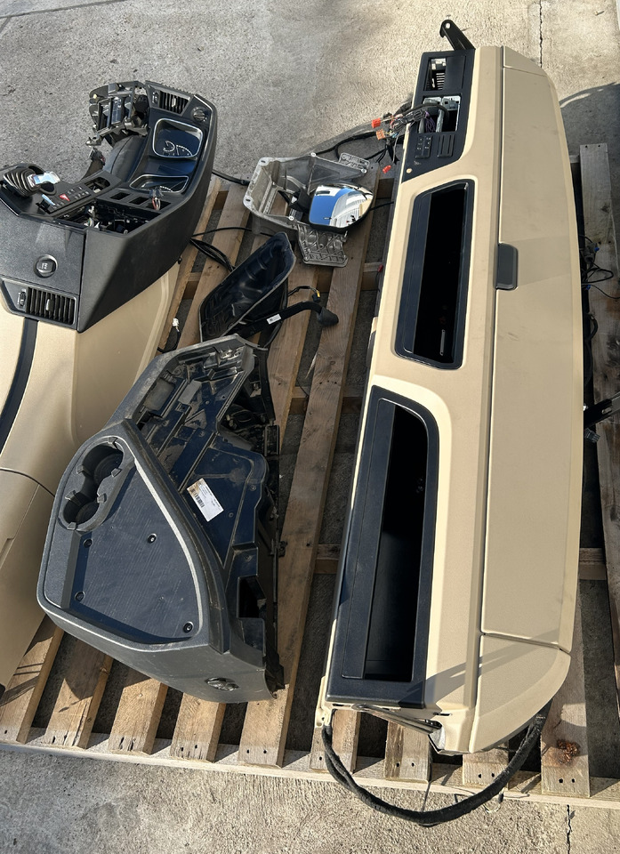 MERCEDES-BENZ KOMPLETNA PRZEKŁADKA WNĘTRZA - DESKA KONSOLA DO ANGLIKA MERCEDES ACTROS MP4 L STREAM SPACE - Кабина: фото 3 MERCEDES-BENZ KOMPLETNA PRZEKŁADKA WNĘTRZA - DESKA KONSOLA DO ANGLIKA MERCEDES ACTROS MP4 L STREAM SPACE - Кабина: фото 3