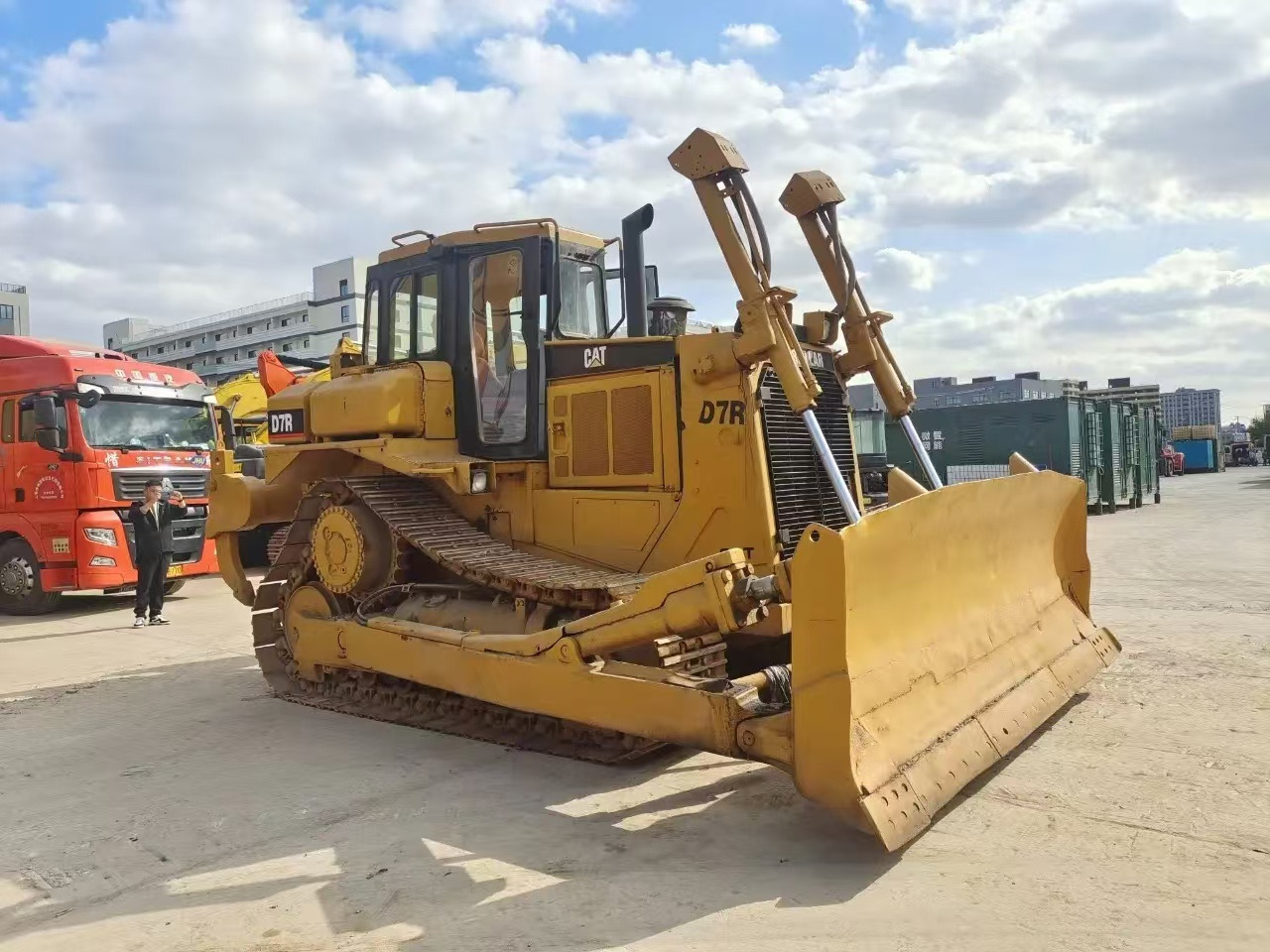 Caterpillar Secondhand Bulldozer CAT D7R Japan Origin Tracked Tractor - Бульдозер: фото 4 Caterpillar Secondhand Bulldozer CAT D7R Japan Origin Tracked Tractor - Бульдозер: фото 4