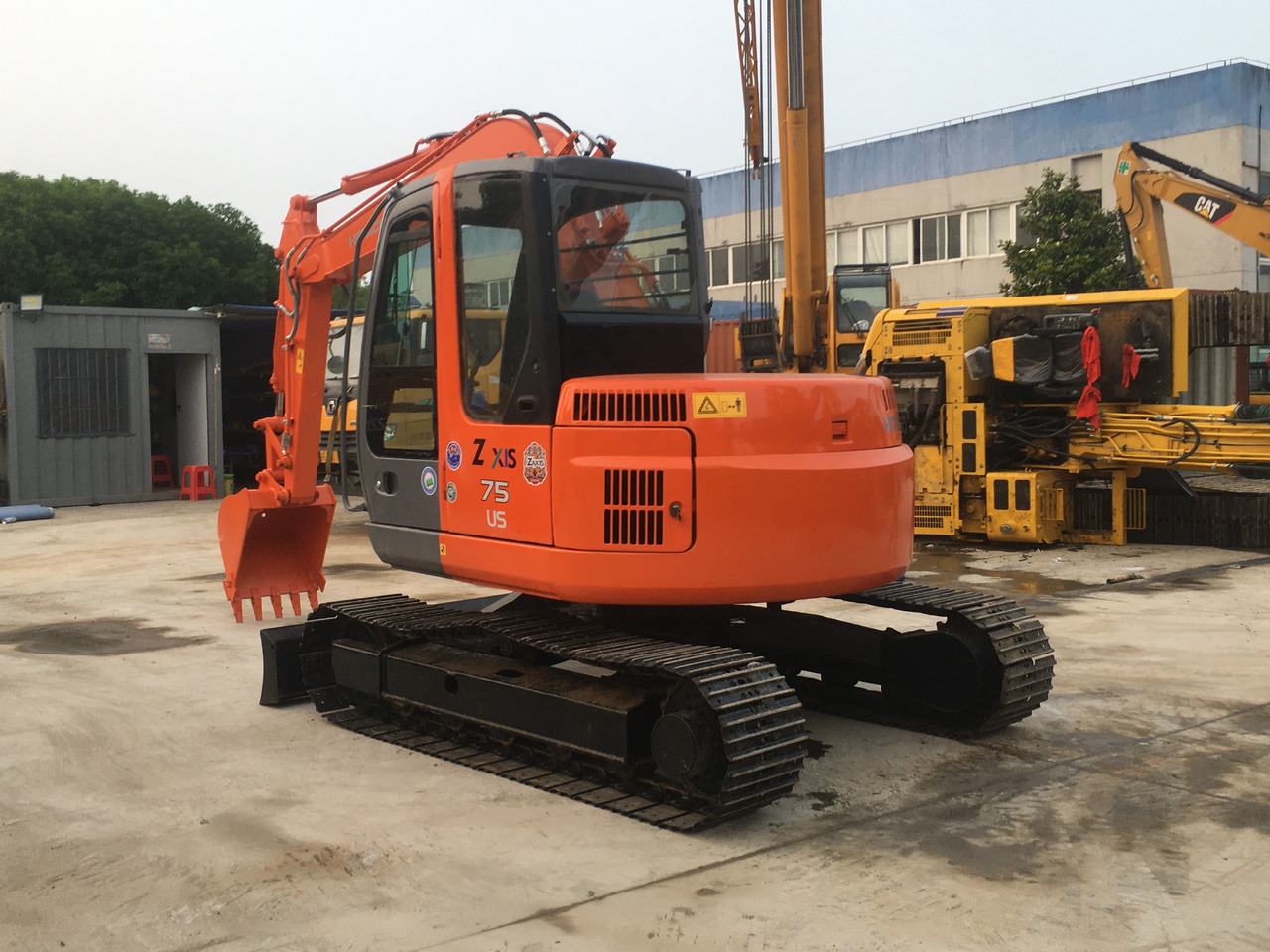 Hitachi 7.5Ton Small Excavator with Crawler Track Used Excavator for Sale - Гусеничный экскаватор: фото 1 Hitachi 7.5Ton Small Excavator with Crawler Track Used Excavator for Sale - Гусеничный экскаватор: фото 1