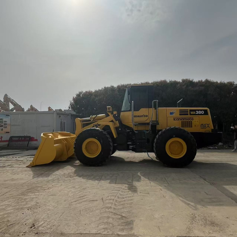 Komatsu Used Komatsu WA380-3 Wheel Loader – 5 Ton, 196 HP, 3m³ Bucket, SA6D114 Engine - Колёсный погрузчик: фото 4 Komatsu Used Komatsu WA380-3 Wheel Loader – 5 Ton, 196 HP, 3m³ Bucket, SA6D114 Engine - Колёсный погрузчик: фото 4