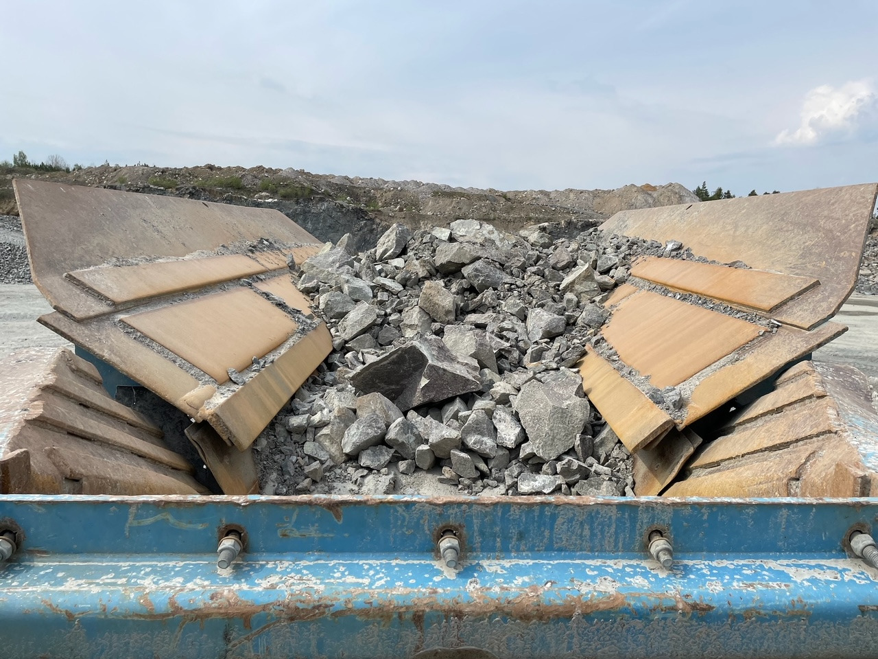 SANDVIK CM 1208 - Мобильная дробилка: фото 4 SANDVIK CM 1208 - Мобильная дробилка: фото 4