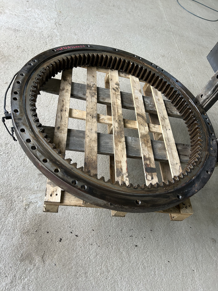 Komatsu PC240 - Поворотное кольцо для Экскаваторов: фото 1 Komatsu PC240 - Поворотное кольцо для Экскаваторов: фото 1