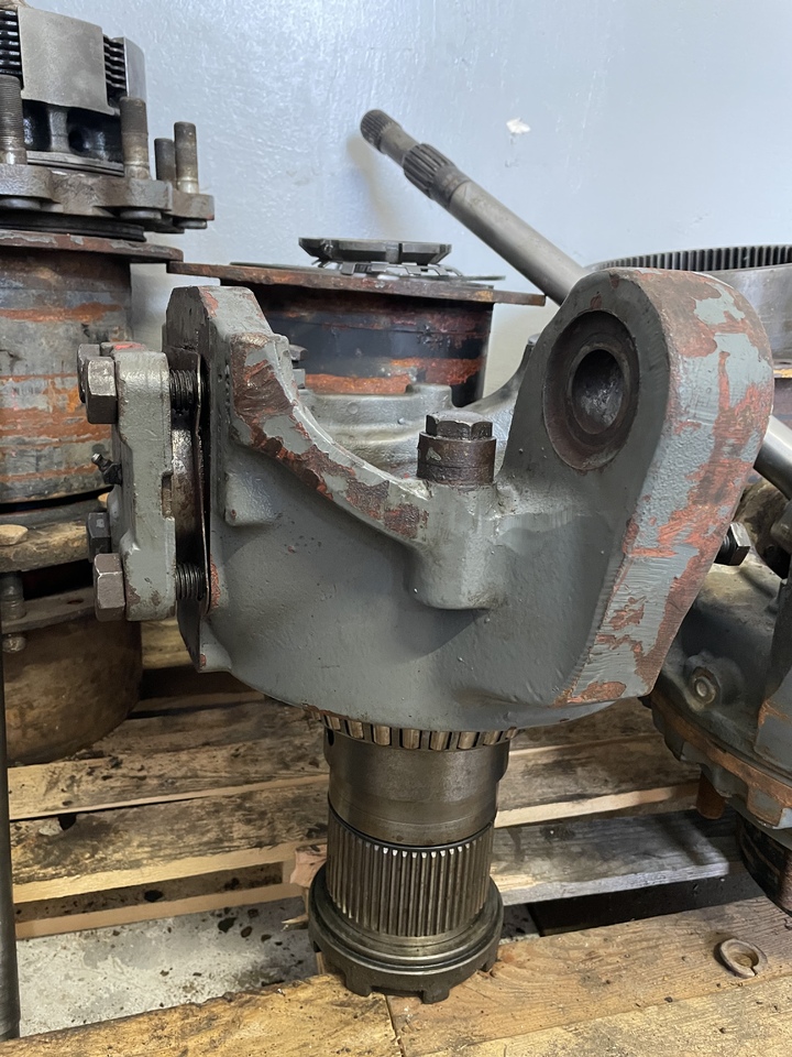 LIEBHERR A900C - Поворотный кулак для Колёсных экскаваторов: фото 1 LIEBHERR A900C - Поворотный кулак для Колёсных экскаваторов: фото 1