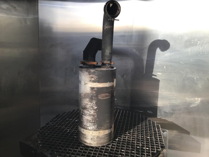 Liebherr A916 / A918 COMPACT / A922 RAIL / LH22 M / LH24 M / LH26 M / A914 COMPACT / A914 Li / LH26 EC / LH22 C / R916 - Глушитель: фото 1 Liebherr A916 / A918 COMPACT / A922 RAIL / LH22 M / LH24 M / LH26 M / A914 COMPACT / A914 Li / LH26 EC / LH22 C / R916 - Глушитель: фото 1